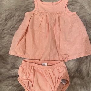 Baby Gap 2 pc set dress/diaper cover peach 0-3 no